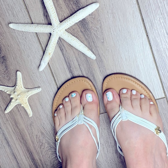 Ann Taylor Loft white leather strappy flip flop sandals w/ gold bumblebee charm - Picture 3 of 13